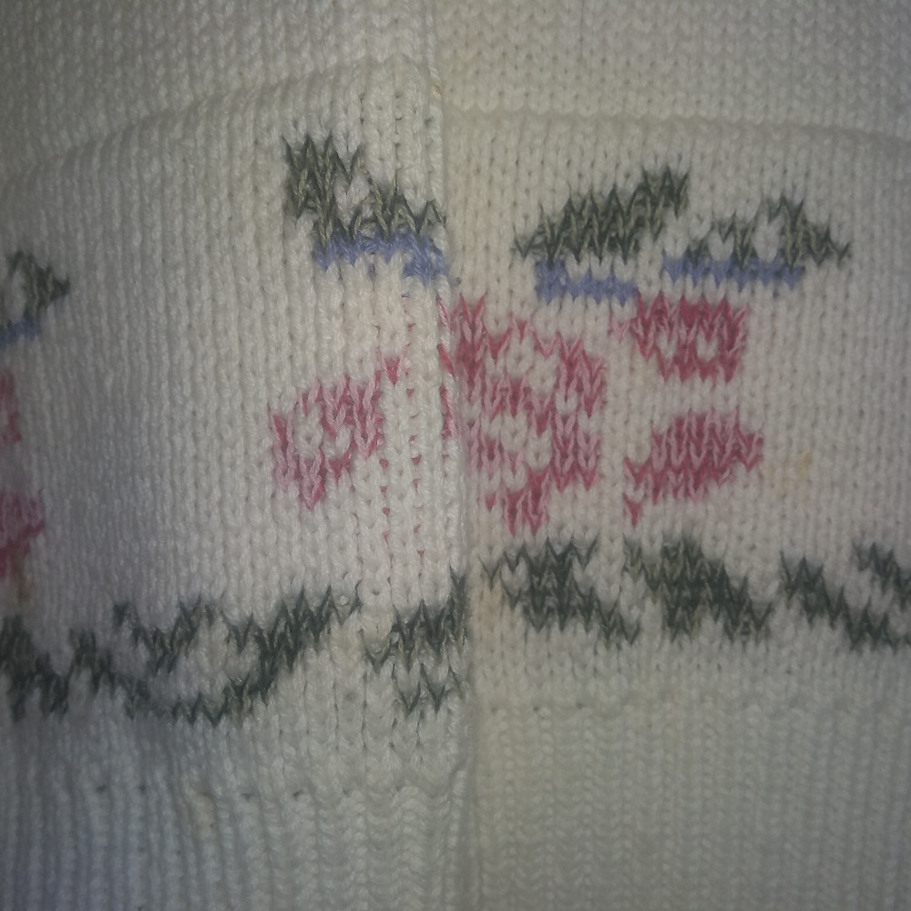 Sweater-Short Sleeve-w/ Roses - Picture 2 of 3
